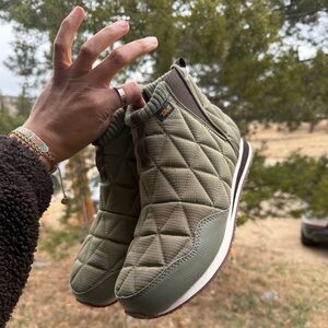 Teva Women's Olive Quilted Winter Boots